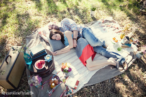 cute-picnic-engagement-06