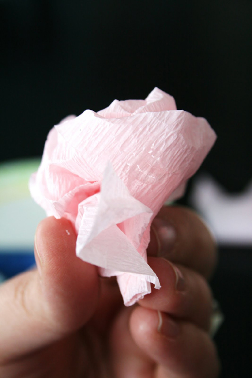 crepe-paper-flower-ball-diy-tutorial-09