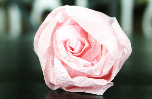 crepe-paper-flower-ball-diy-tutorial-10
